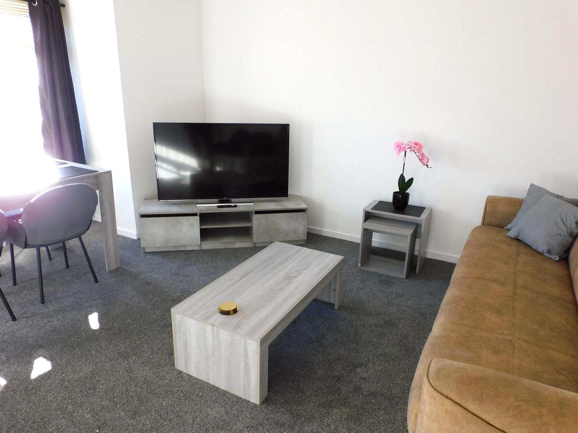 New & Delightful 3 Bed House In East Kilbride