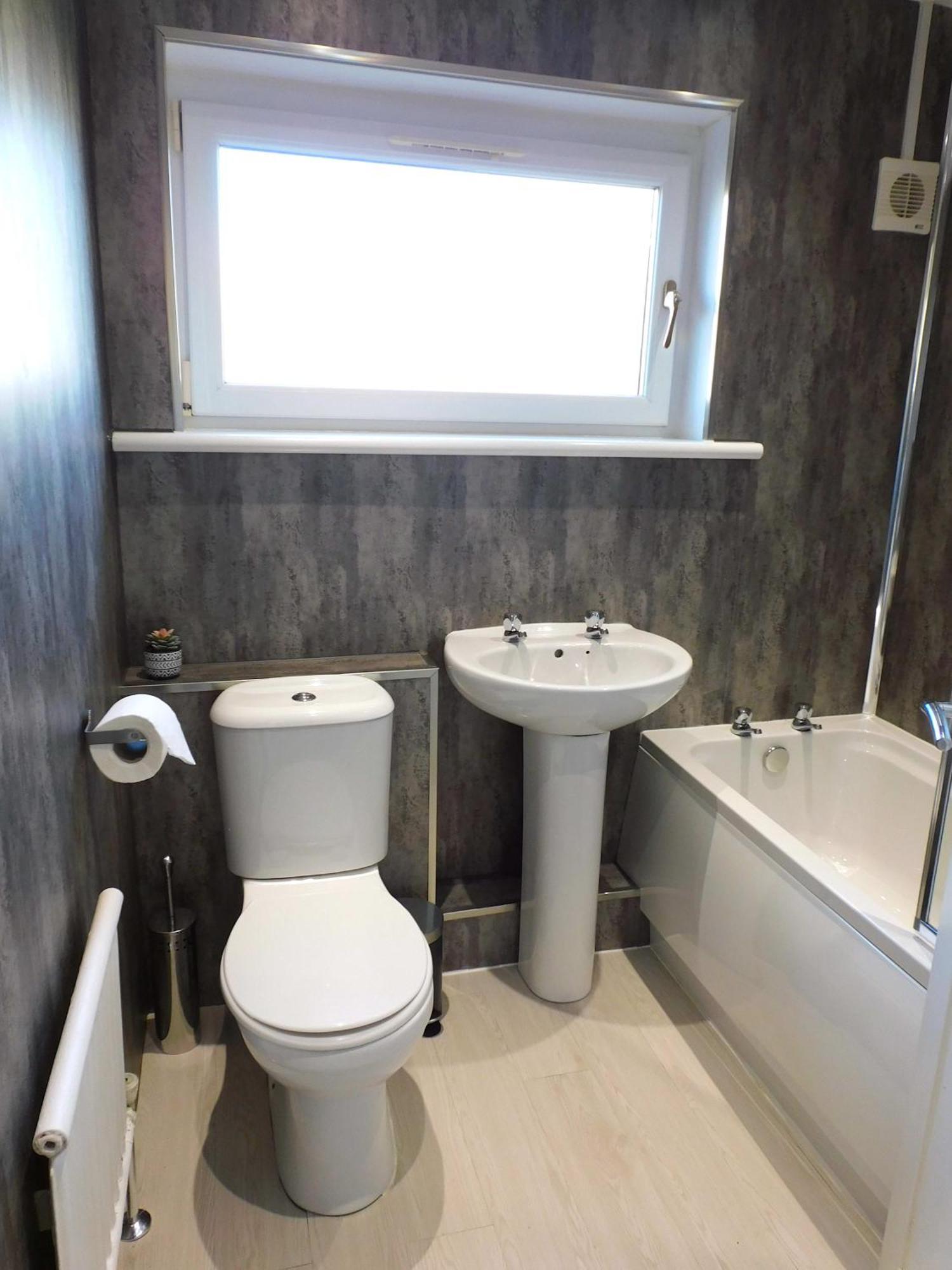 New & Delightful 3 Bed House In East Kilbride