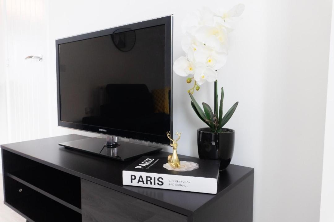 Stylish House With Private Parking * Glasgow