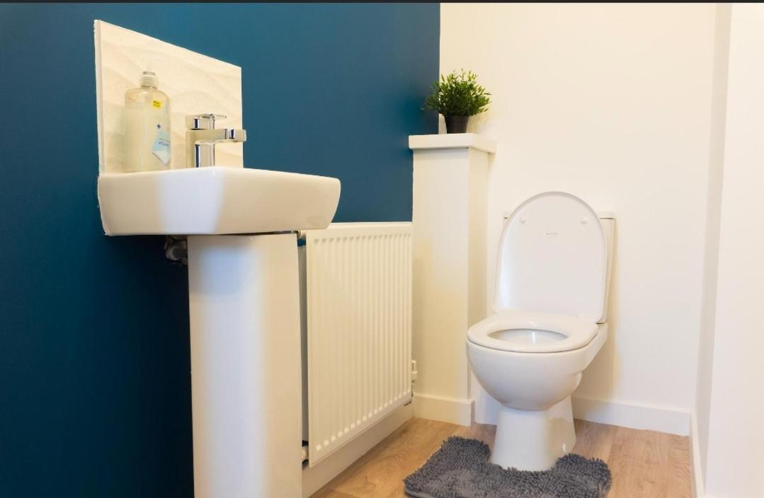 Stylish House With Private Parking Holiday home Glasgow