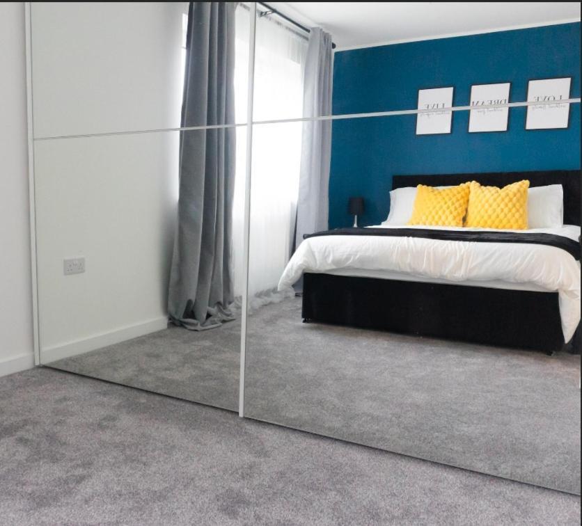 Stylish House With Private Parking Holiday home