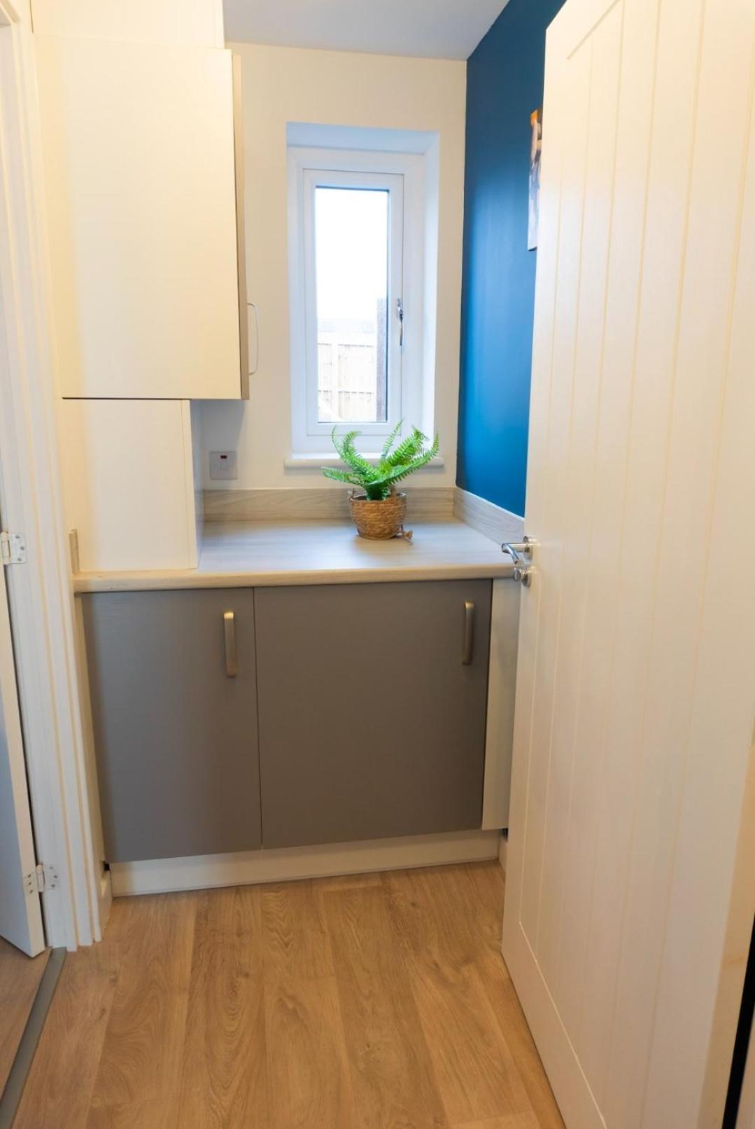 Stylish House With Private Parking *