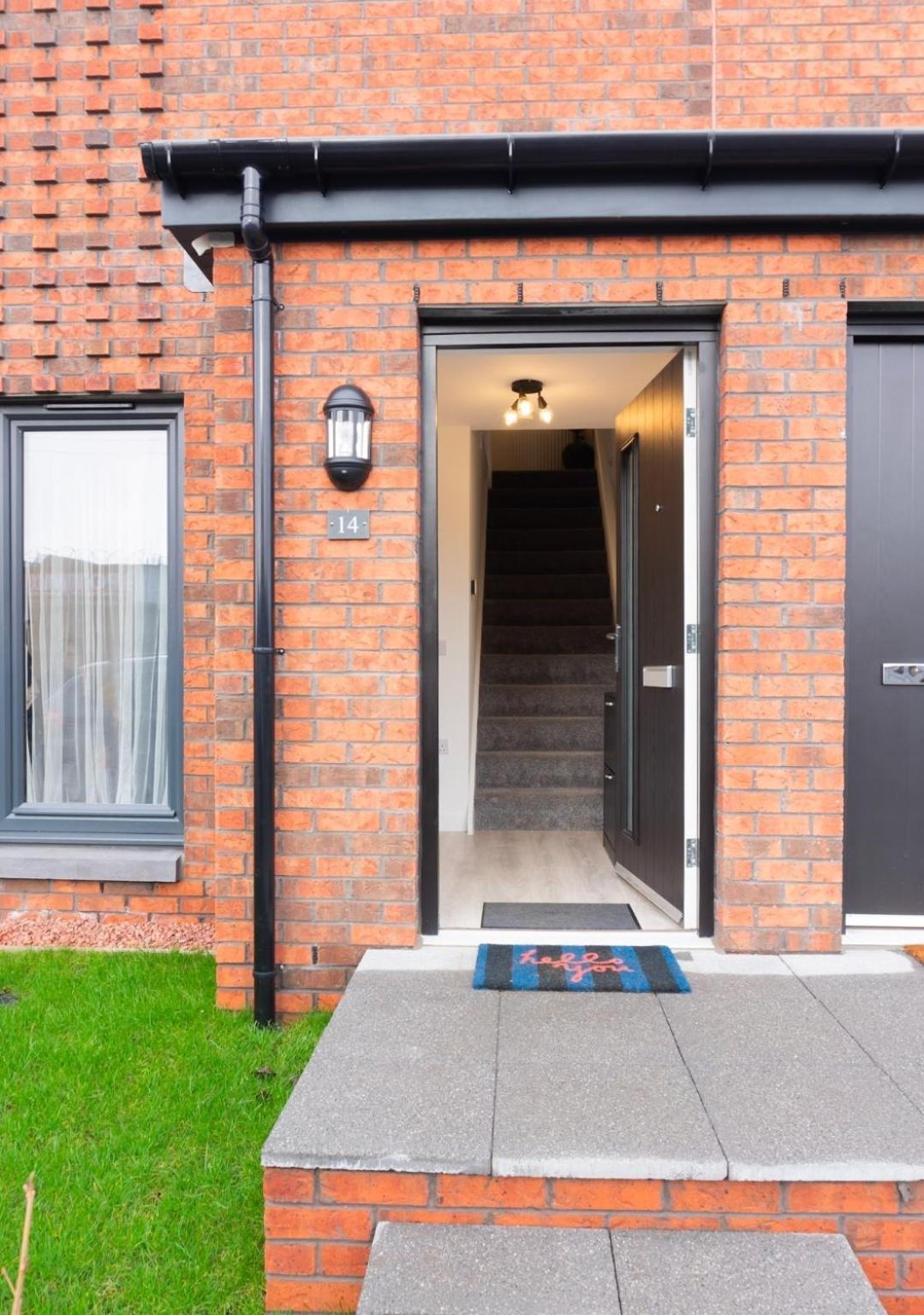 Stylish House With Private Parking