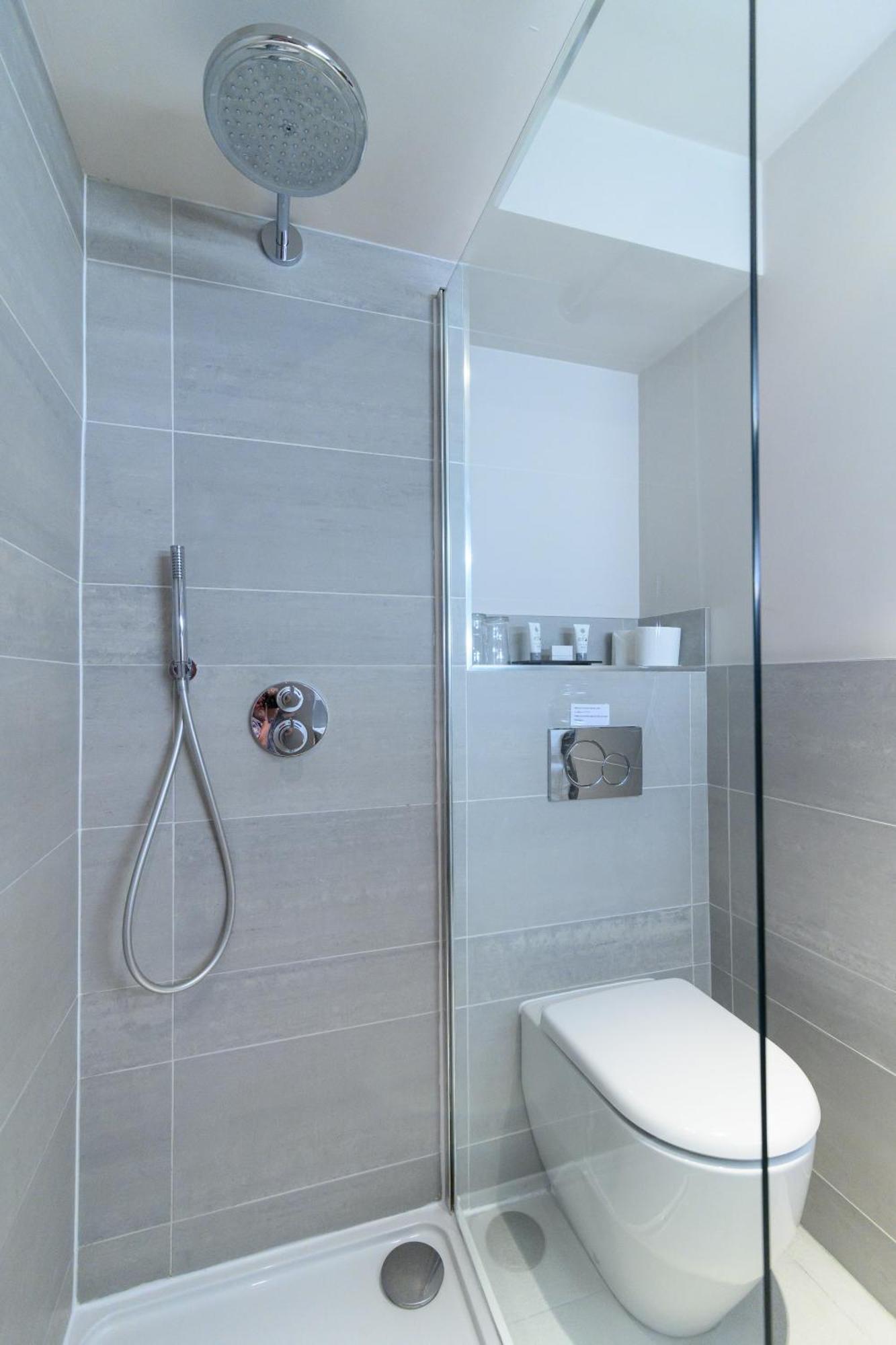 Hotel Glynhill & Near Airport 4*