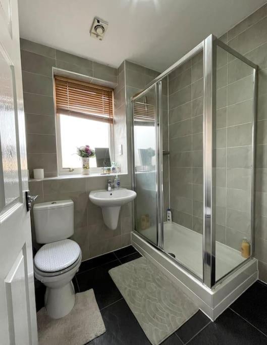 The Naburn - 3 Bed House With Free Parking & Close To Centre * Glasgow