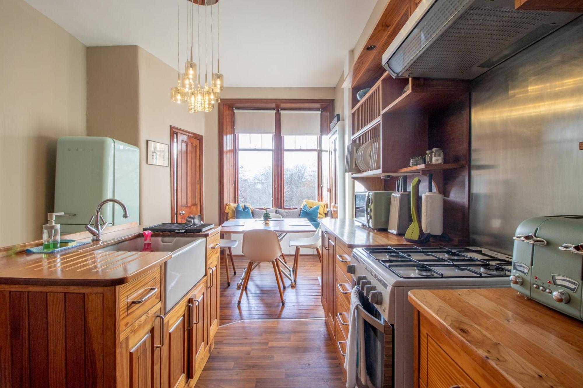 Pass The Keys Beautiful, Traditional 2 Bed Flat W Free Parking * Glasgow