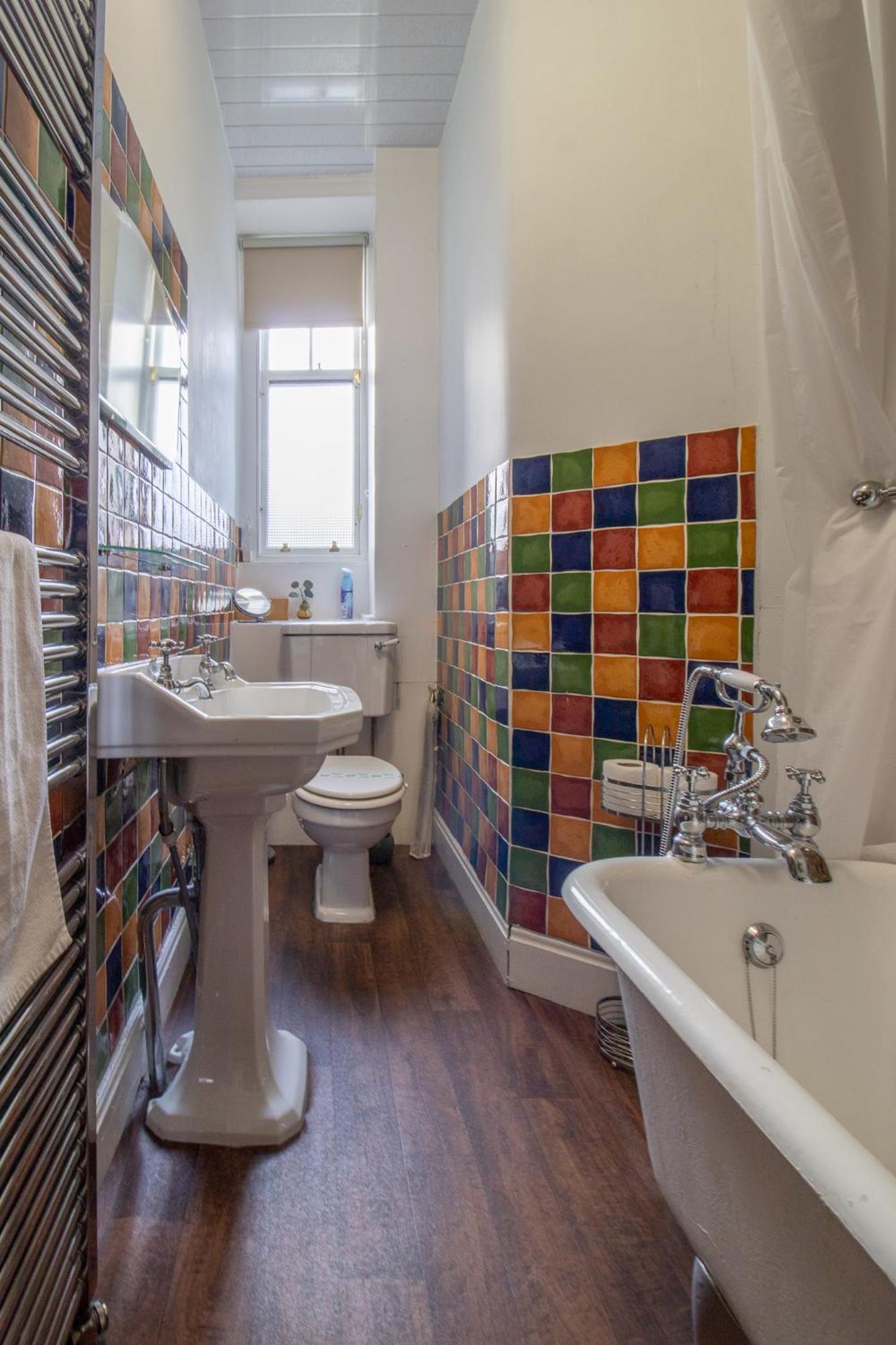 Apartment Pass The Keys Beautiful, Traditional 2 Bed Flat W Free Parking