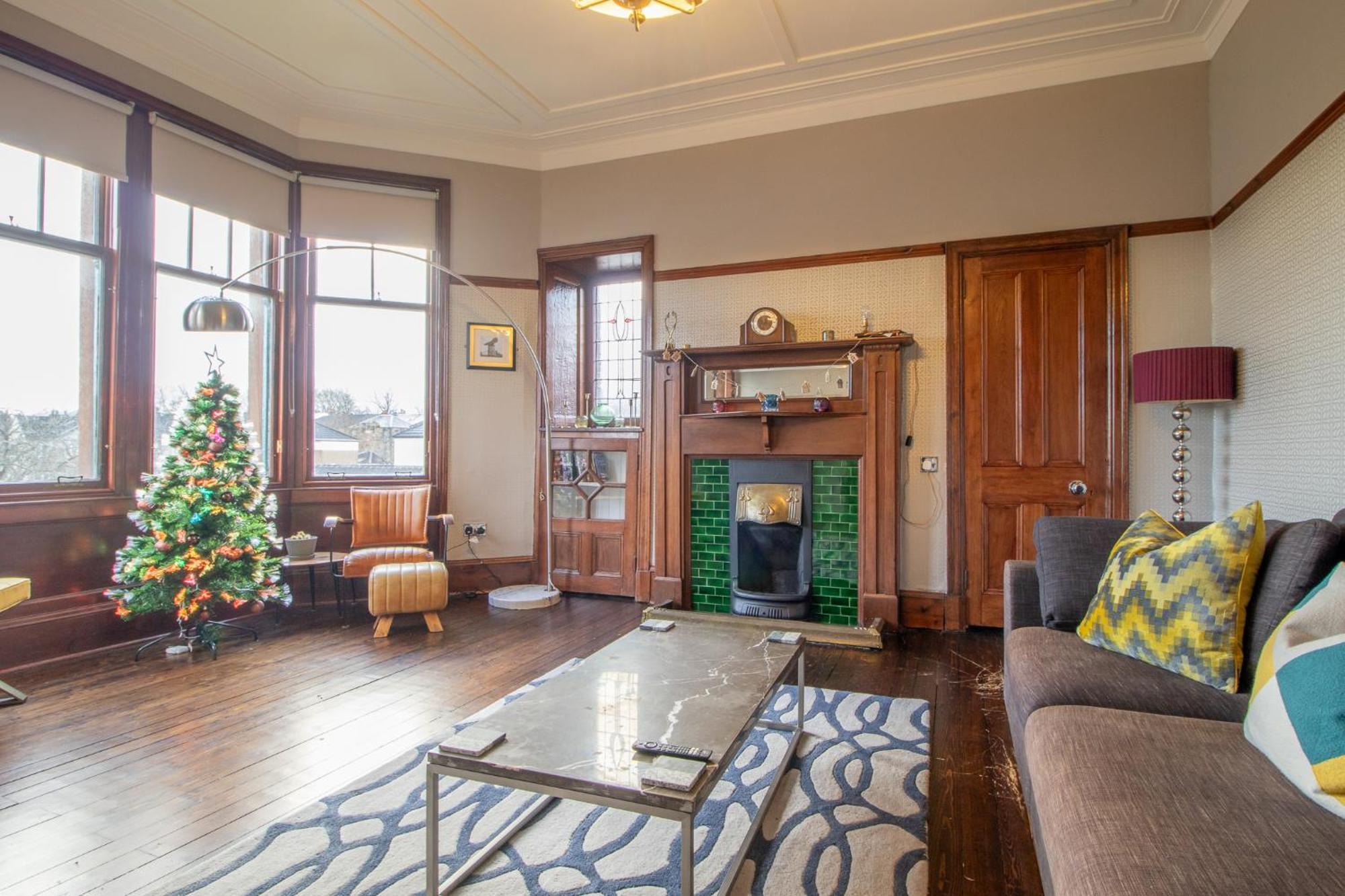 Pass The Keys Beautiful, Traditional 2 Bed Flat W Free Parking Glasgow