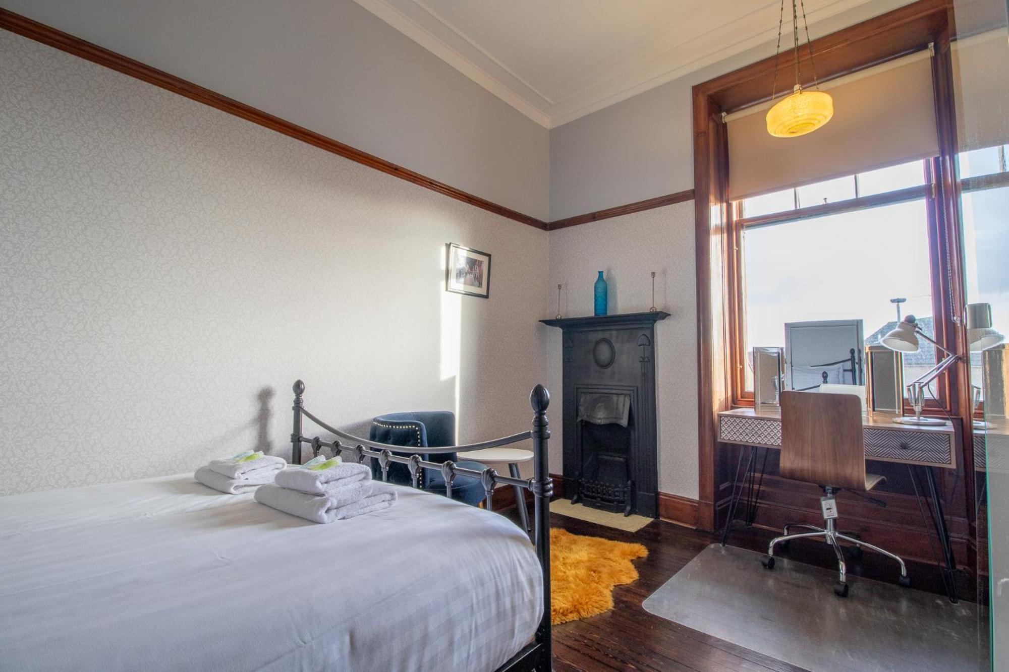 Pass The Keys Beautiful, Traditional 2 Bed Flat W Free Parking