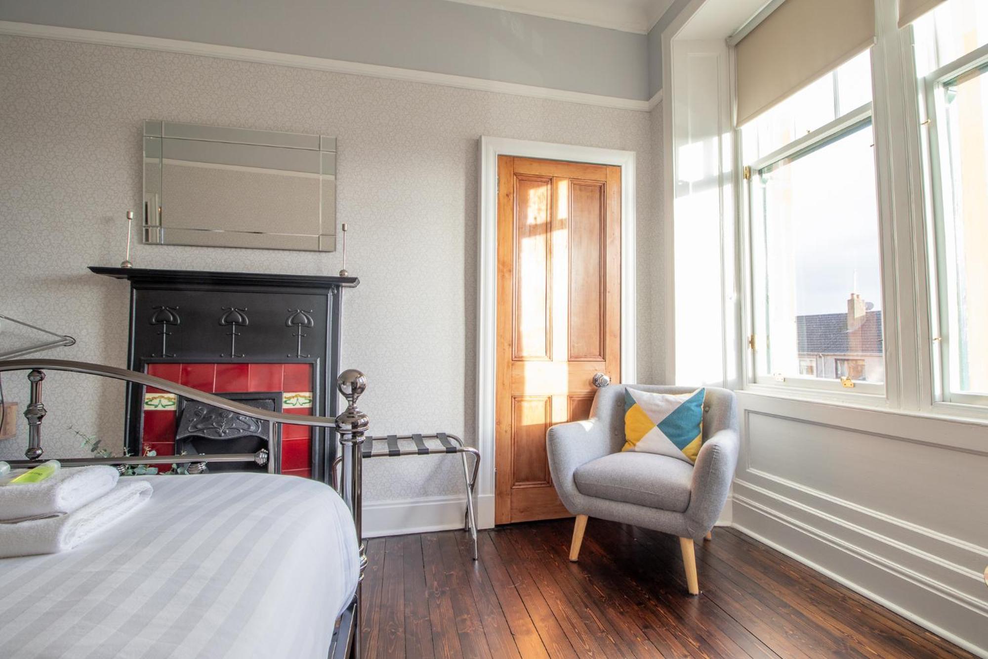 Apartment Pass The Keys Beautiful, Traditional 2 Bed Flat W Free Parking *