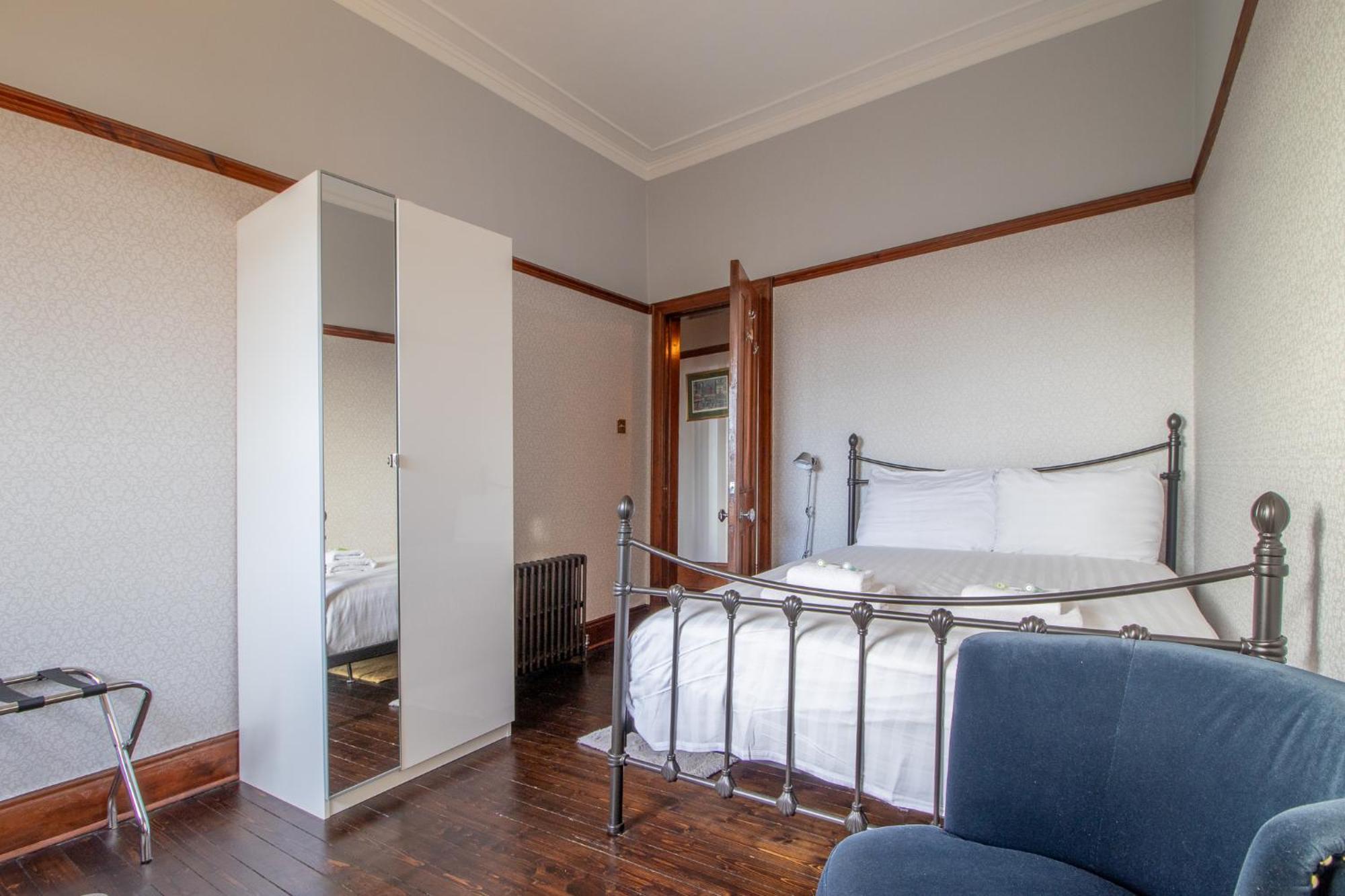 Pass The Keys Beautiful, Traditional 2 Bed Flat W Free Parking