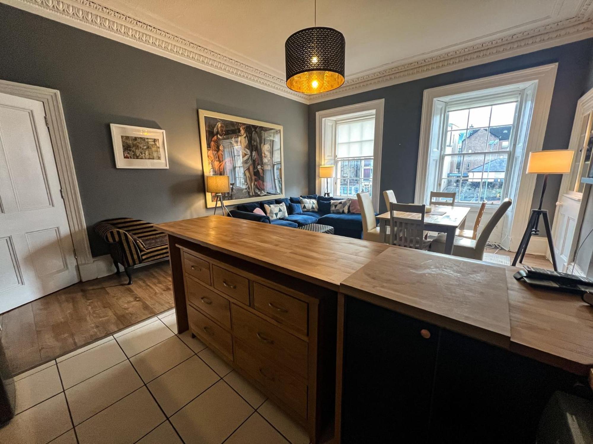 Garnethill Charm 3 Bed Flat
