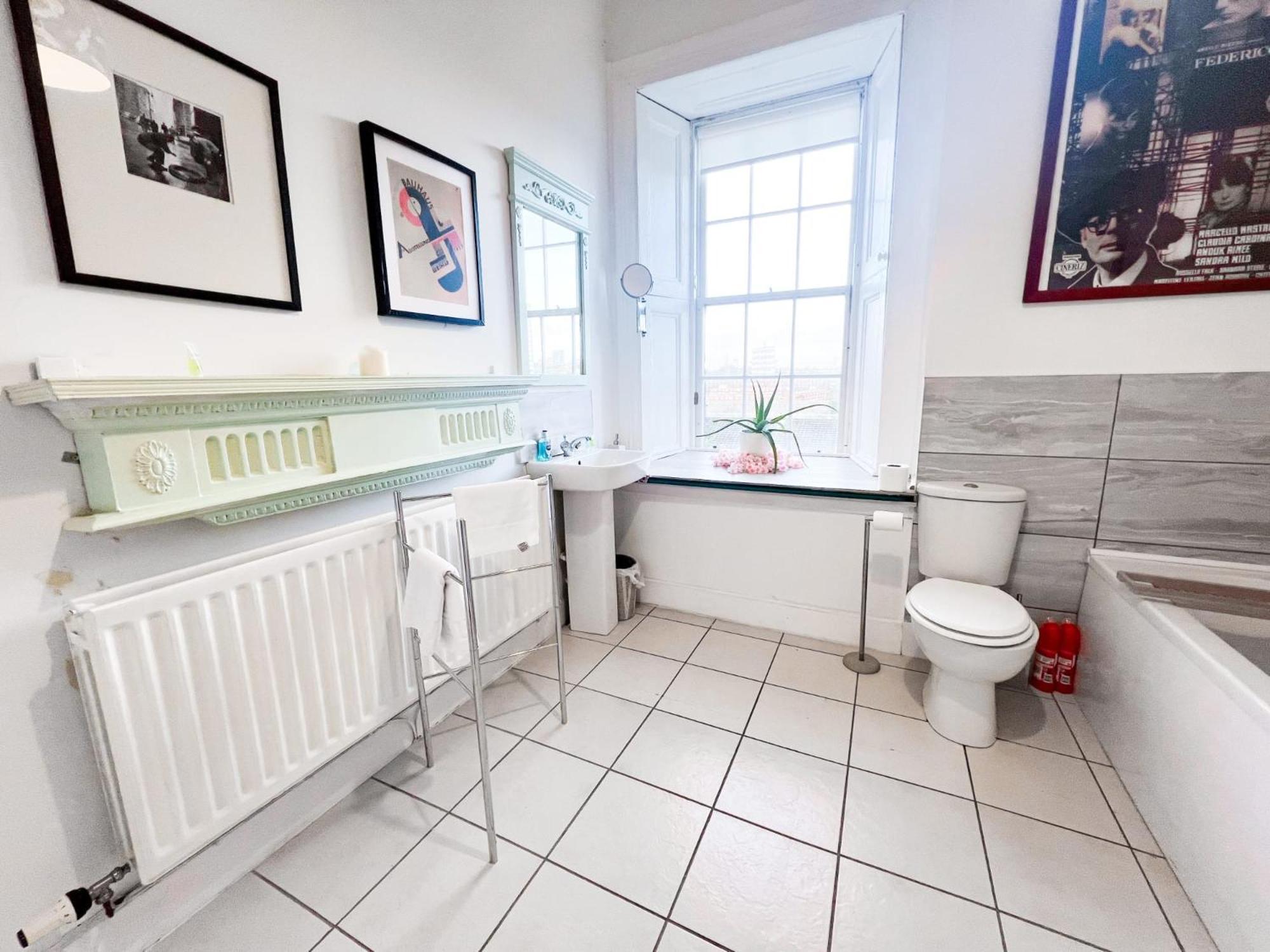 Garnethill Charm 3 Bed Flat Glasgow
