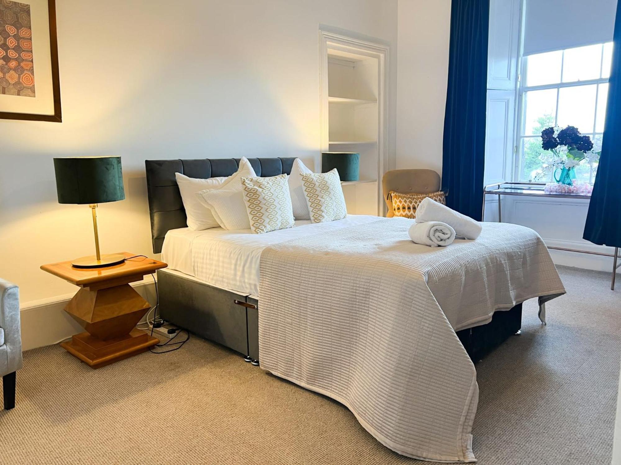Garnethill Charm 3 Bed Flat *
