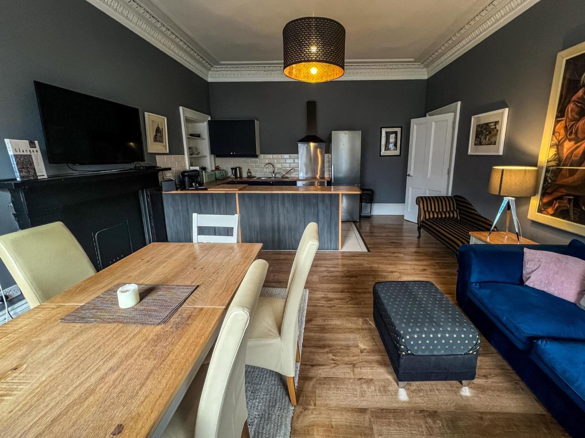Garnethill Charm 3 Bed Flat *