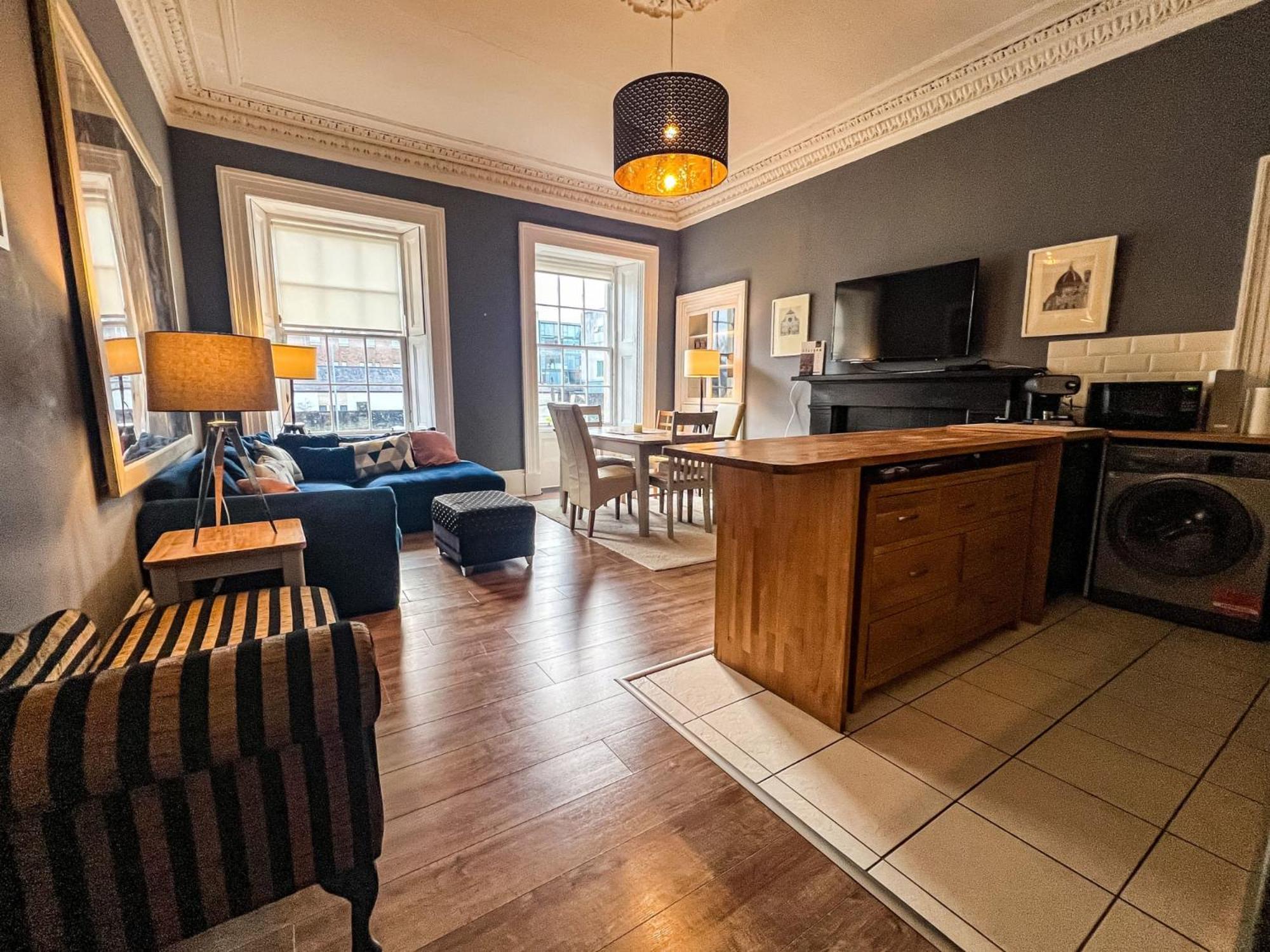 Garnethill Charm 3 Bed Flat * Glasgow