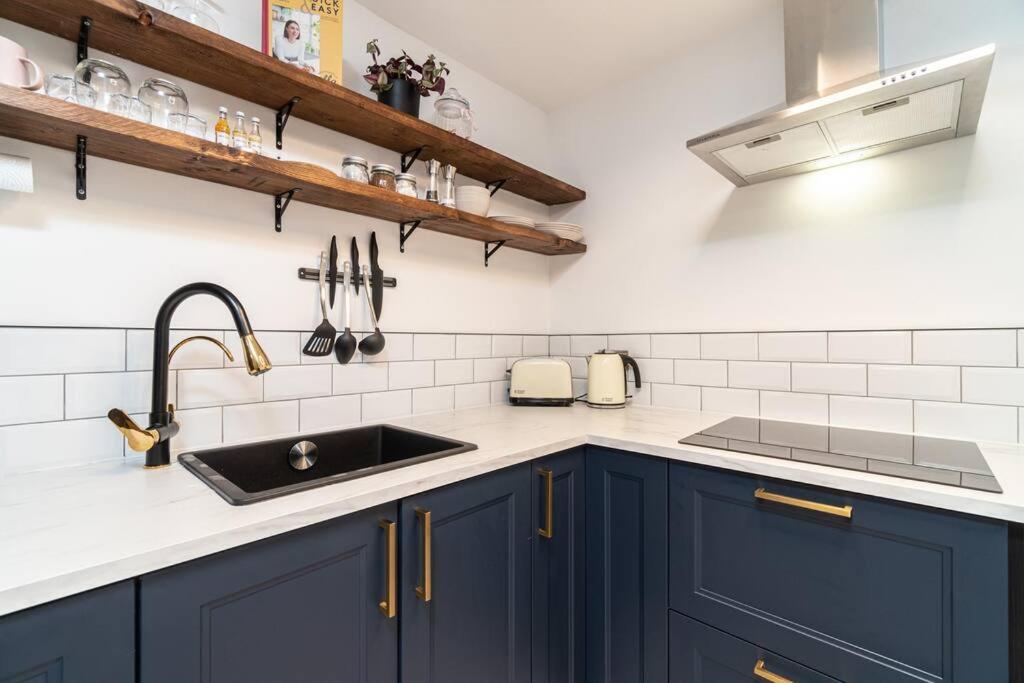 Stylish Pad With Free Private Parking Apartment Glasgow