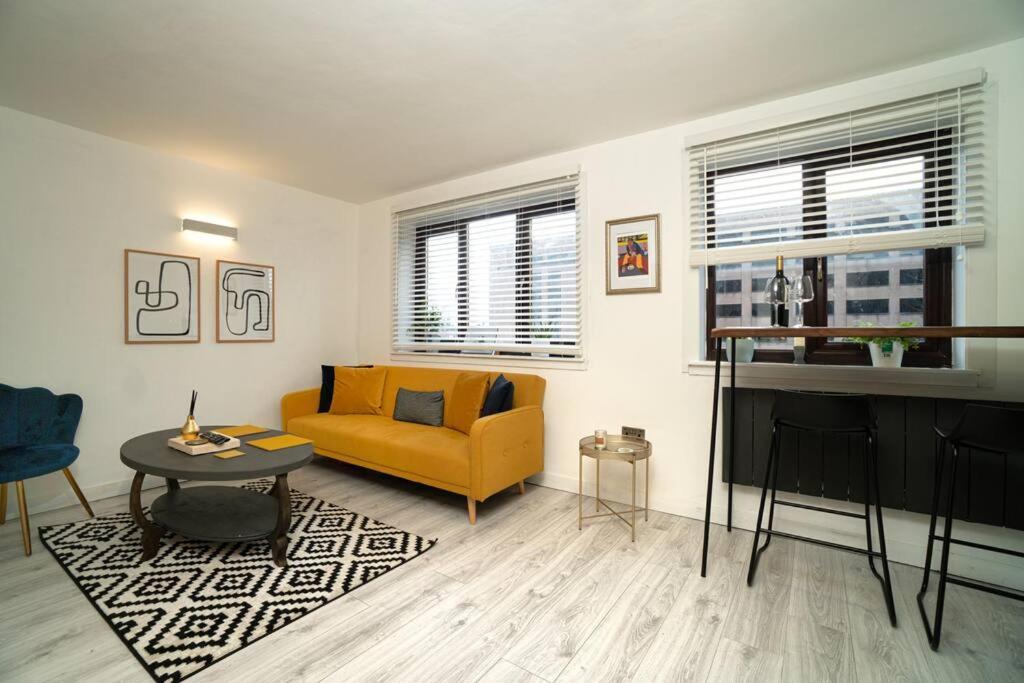 Apartment Stylish Pad With Free Private Parking