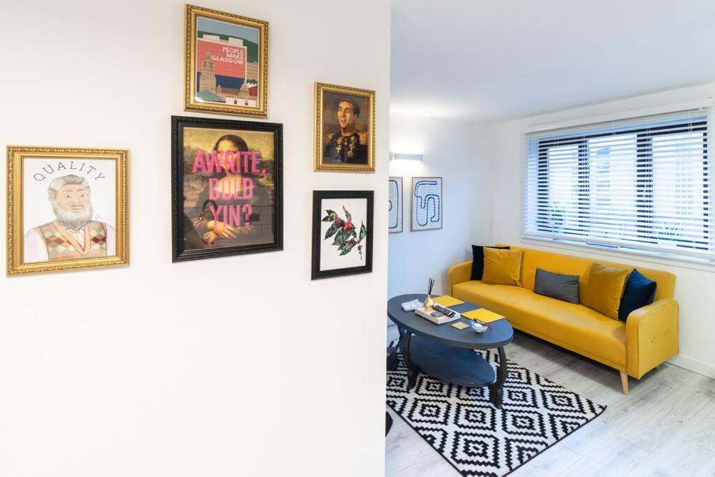 Stylish Pad With Free Private Parking Apartment Glasgow