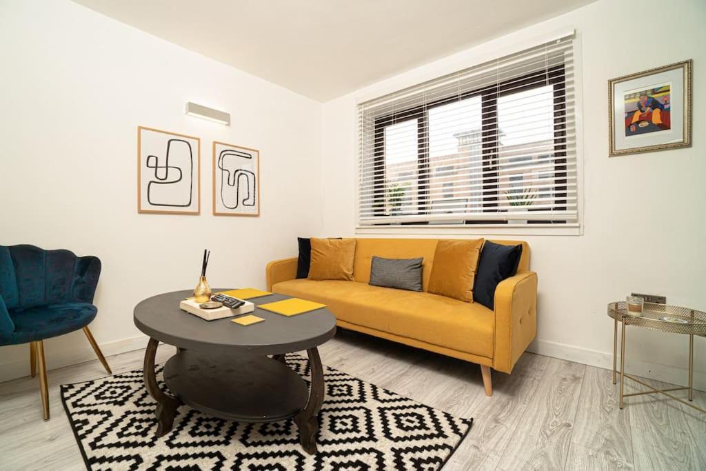 Stylish Pad With Free Private Parking
