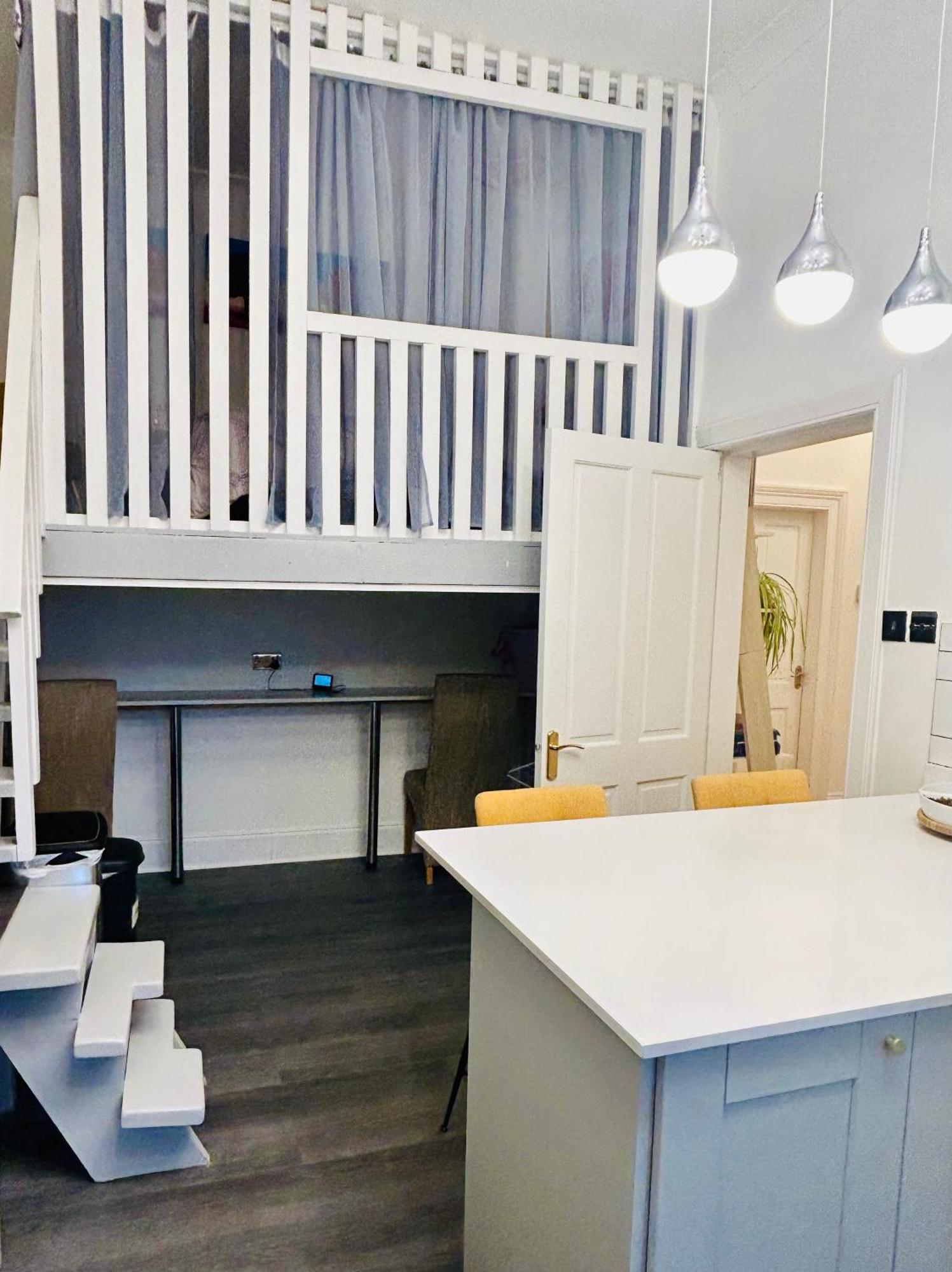 Center/west End Apartment *