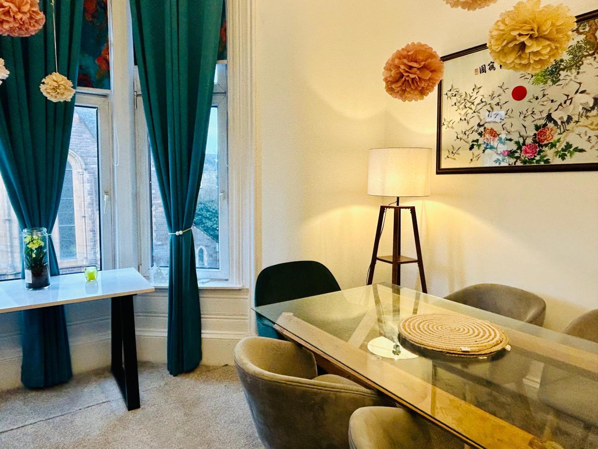 Center/west End Apartment Glasgow
