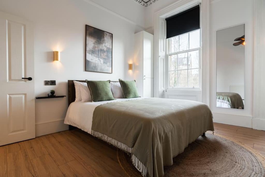 The West End Retreat - Your Luxurious 5* Apartment Glasgow