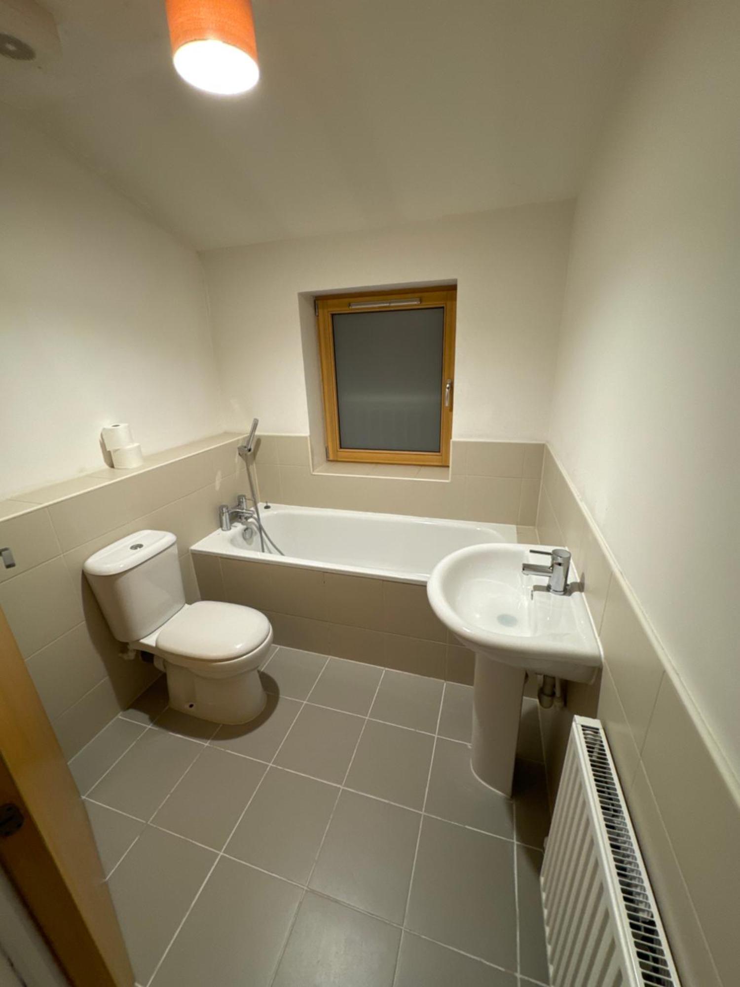 23 Lochburn Gardens - Carz *