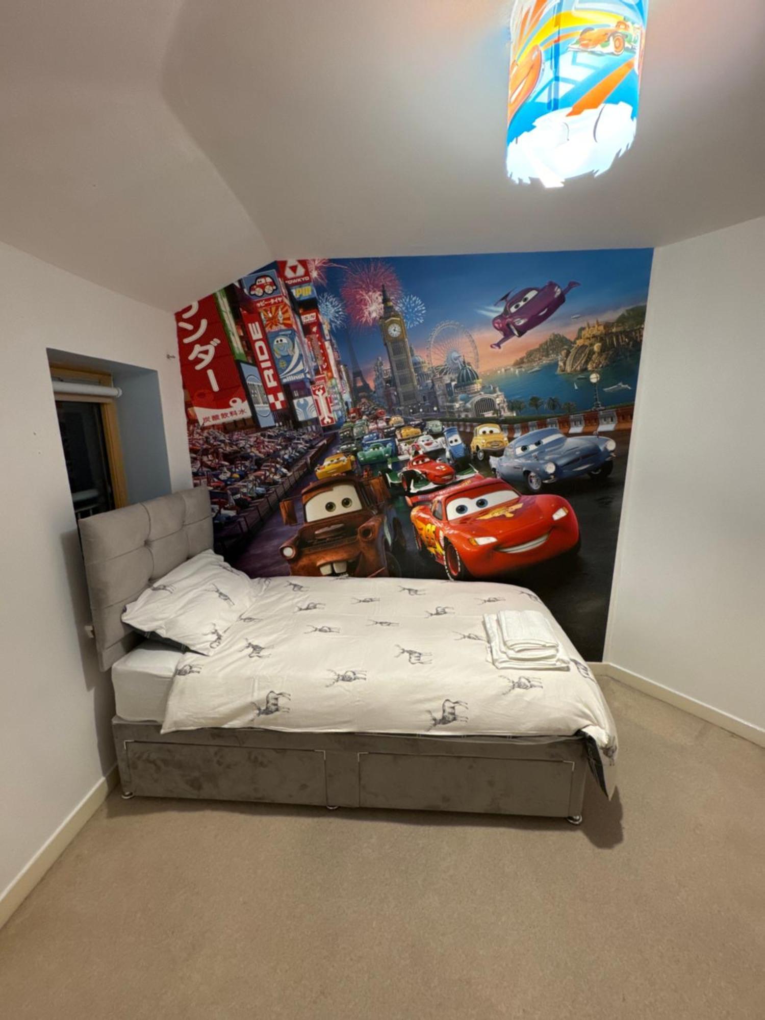 23 Lochburn Gardens - Carz *