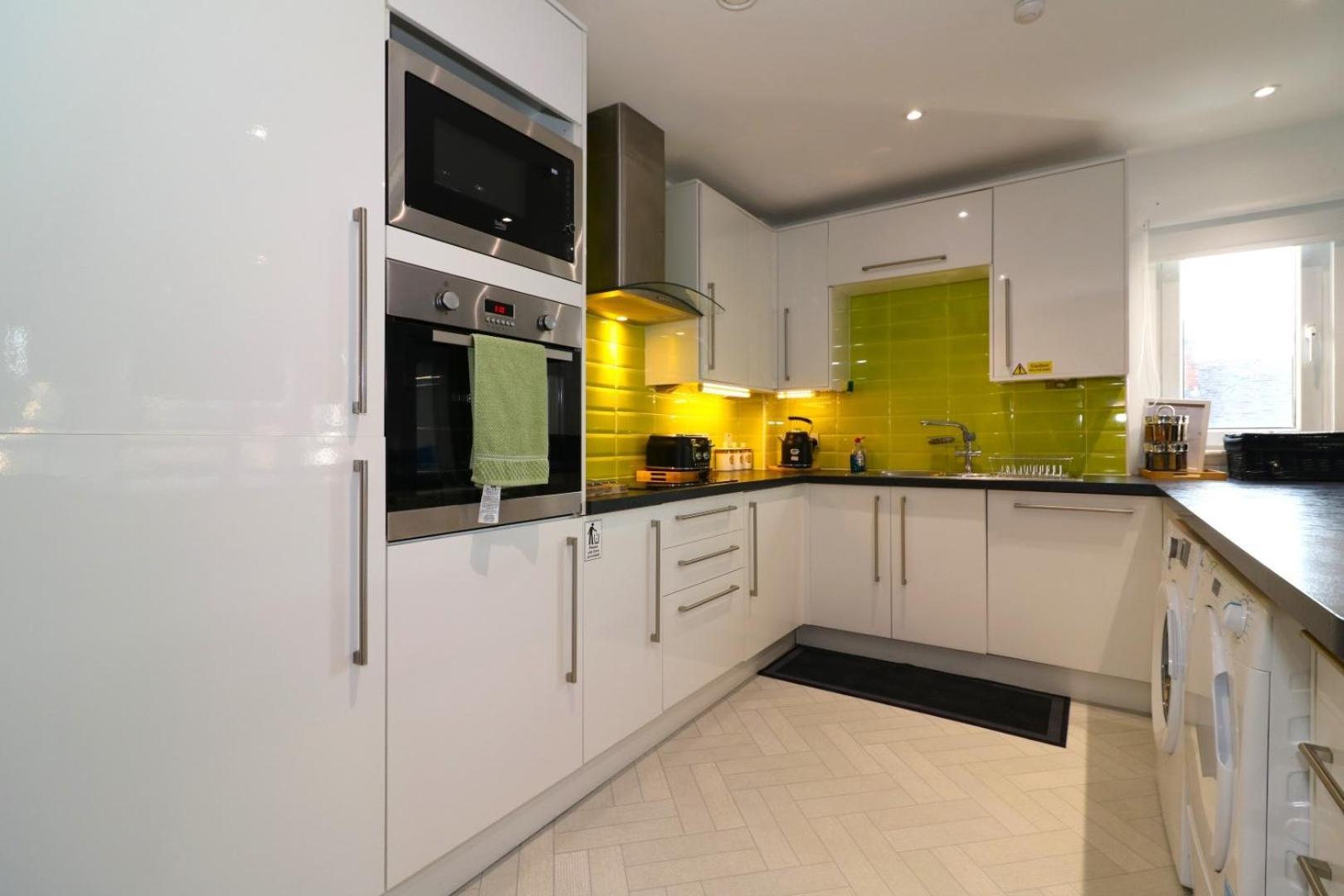 Glas-go 2 Bedroom 3 Min Walk To Secc Hydro Free Parking Onsite