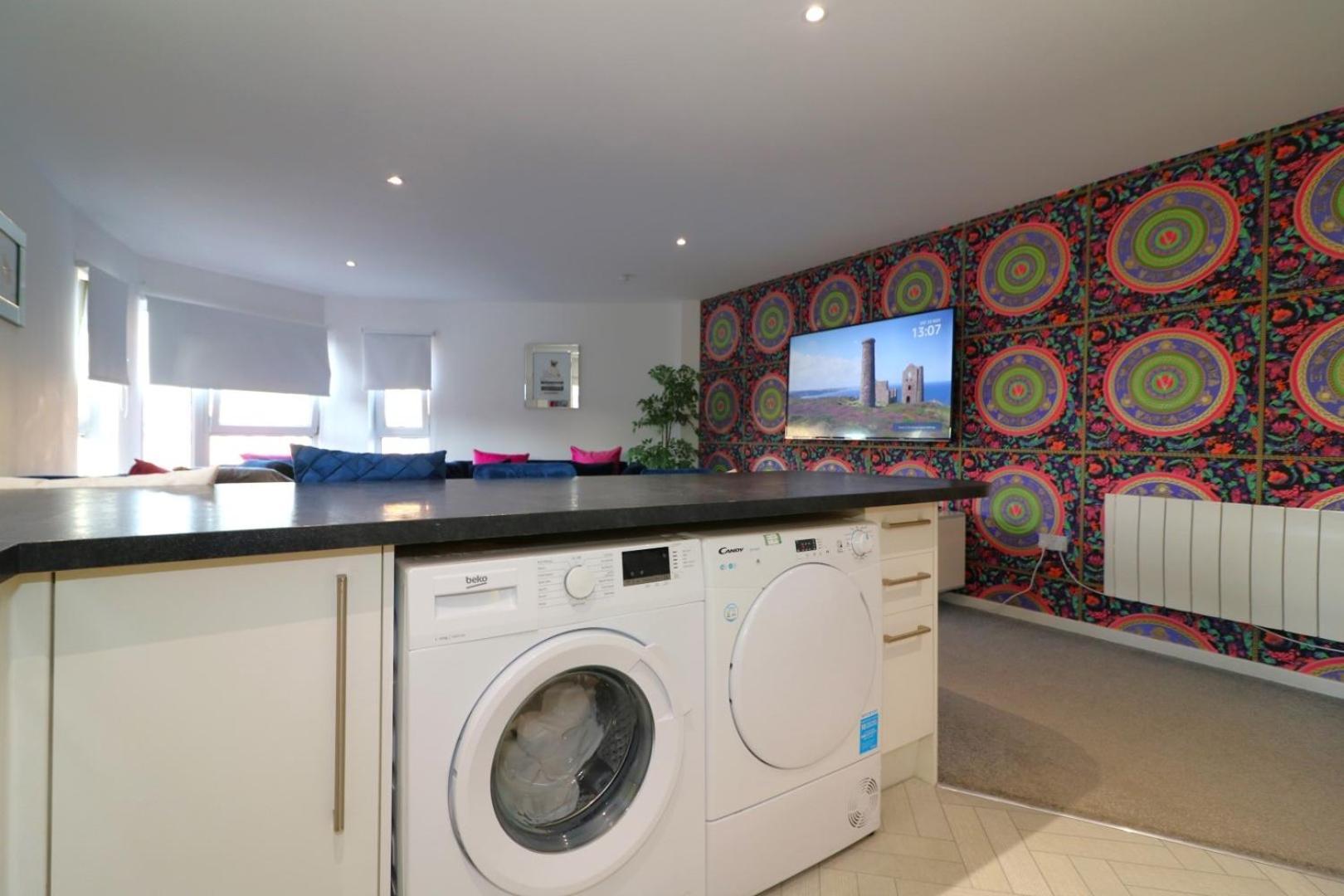 Apartment Glas-go 2 Bedroom 3 Min Walk To Secc Hydro Free Parking Onsite *