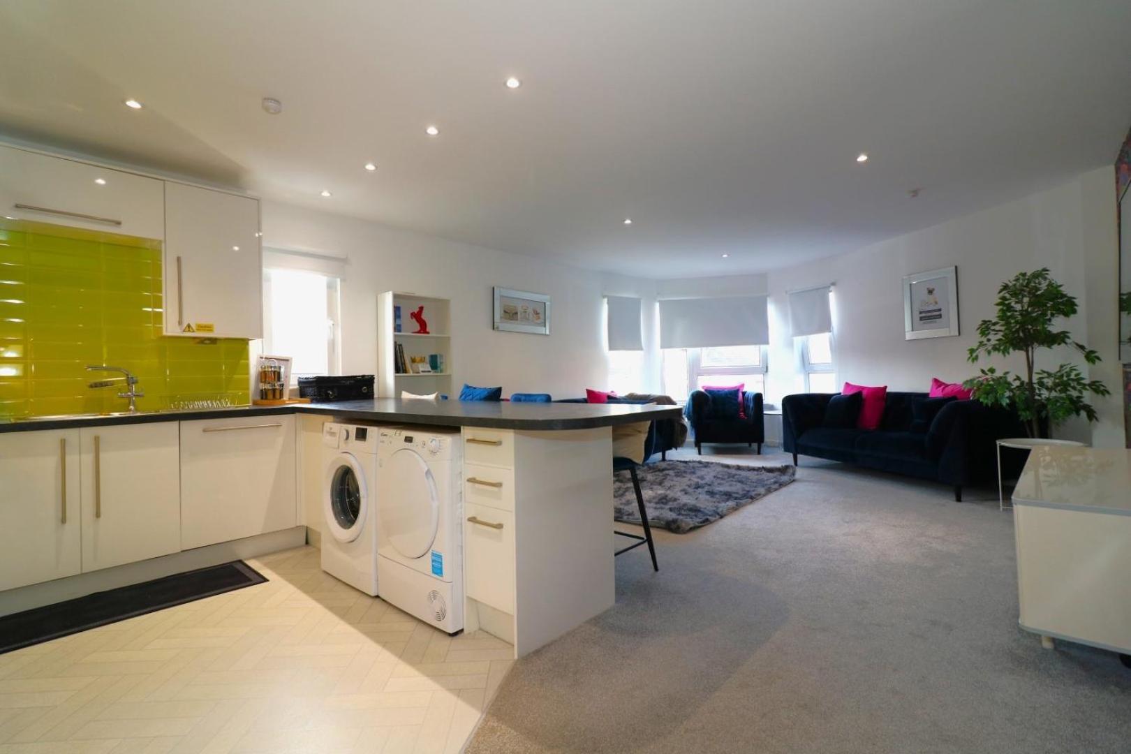 Glas-go 2 Bedroom 3 Min Walk To Secc Hydro Free Parking Onsite Apartment