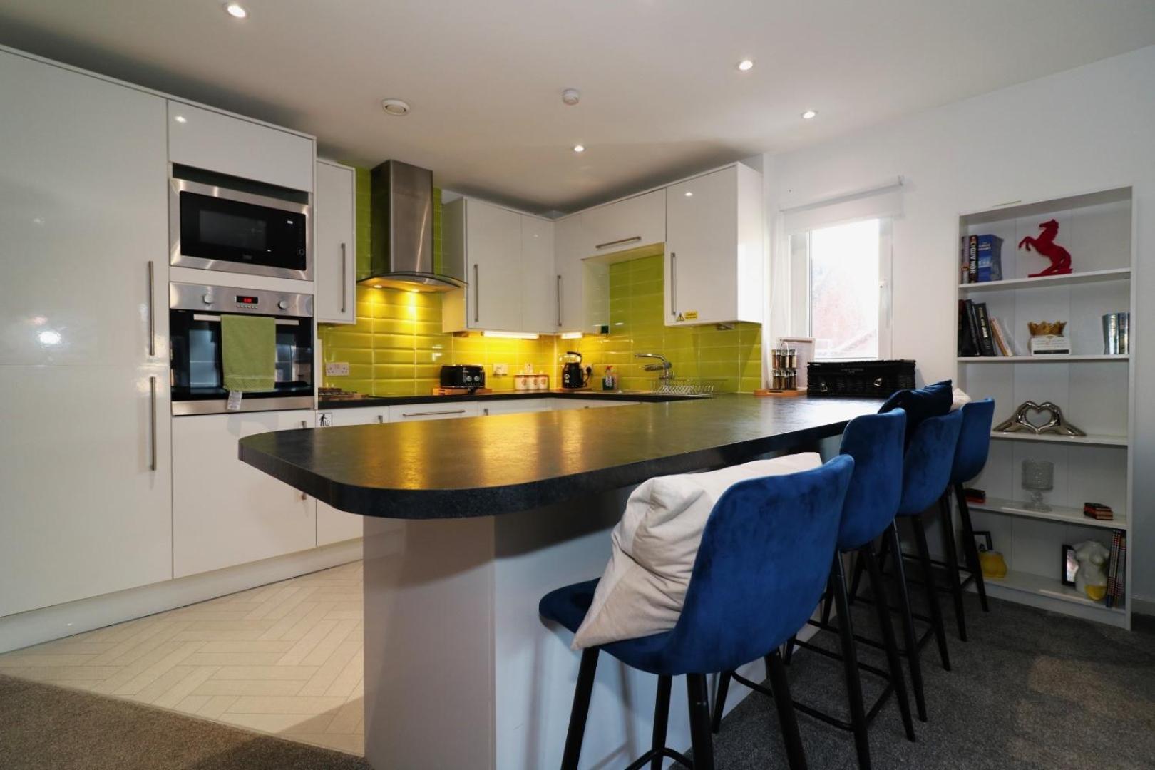 Apartment Glas-go 2 Bedroom 3 Min Walk To Secc Hydro Free Parking Onsite *