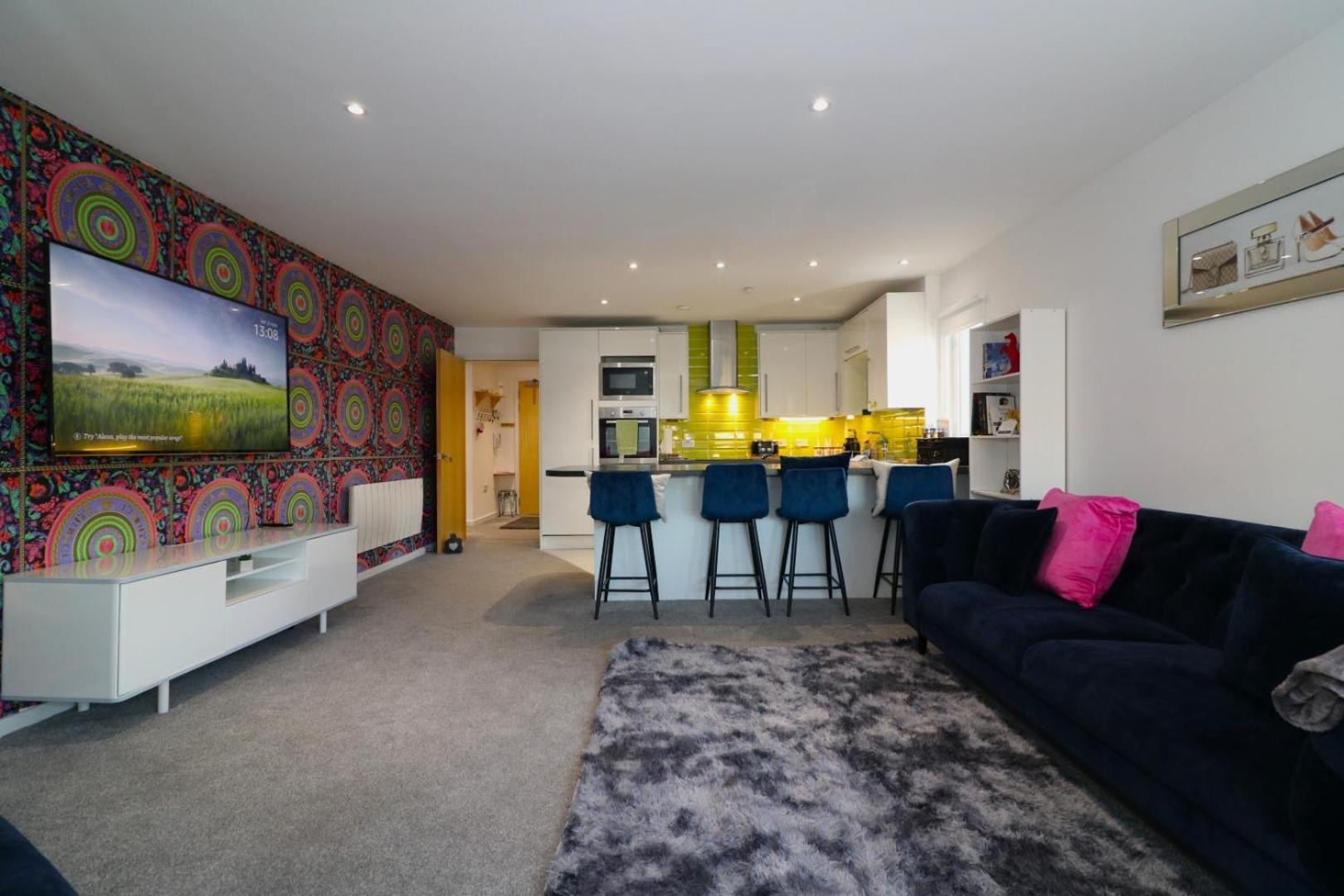 Apartment Glas-go 2 Bedroom 3 Min Walk To Secc Hydro Free Parking Onsite *