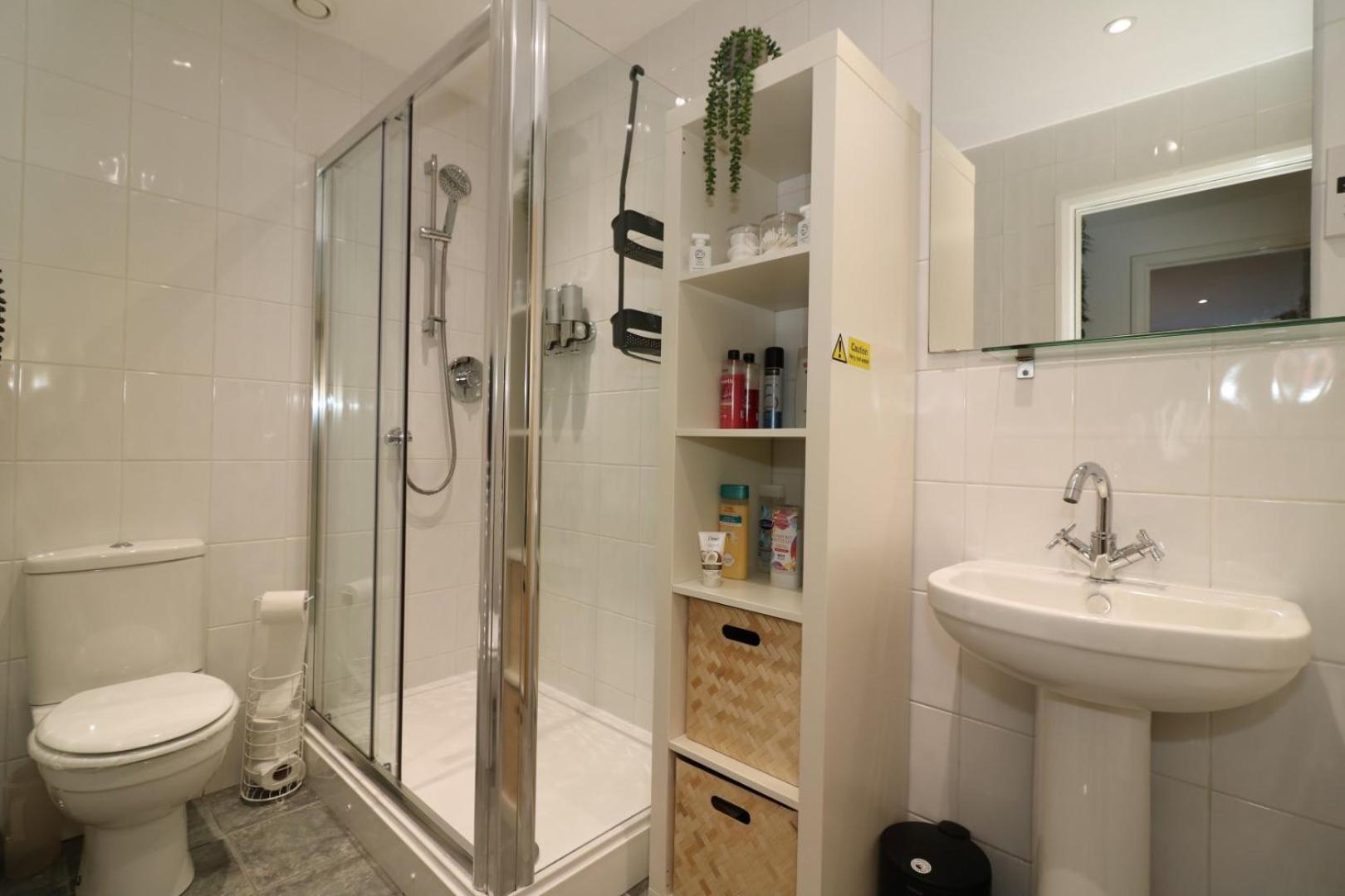 Glas-go 2 Bedroom 3 Min Walk To Secc Hydro Free Parking Onsite Apartment Glasgow