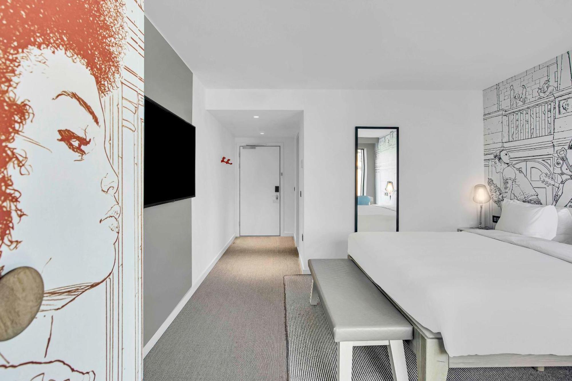 Radisson Red Hotel,