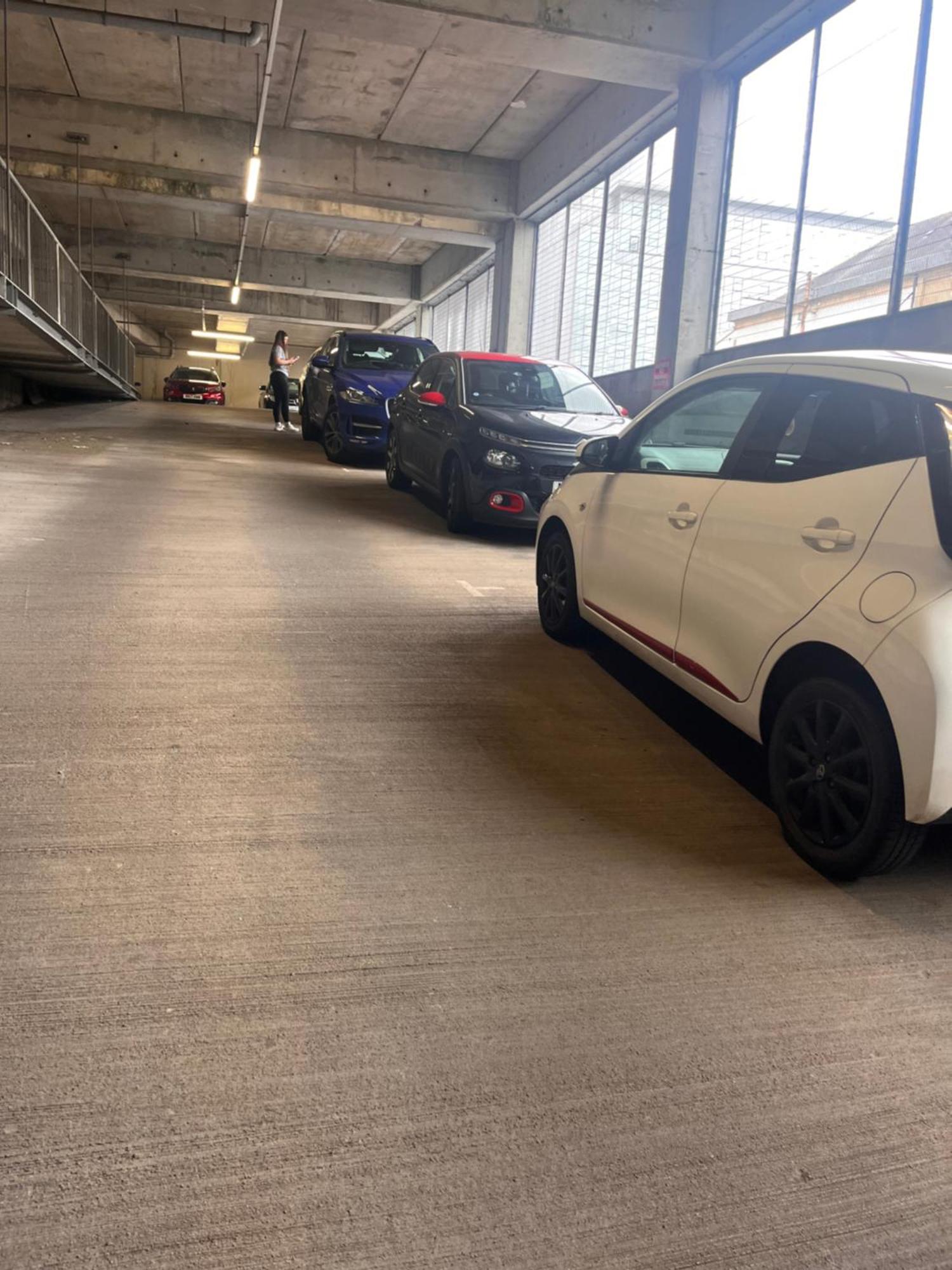 Glas-go 2 Bedroom 3 Min Walk To Secc Hydro Free Parking Onsite *