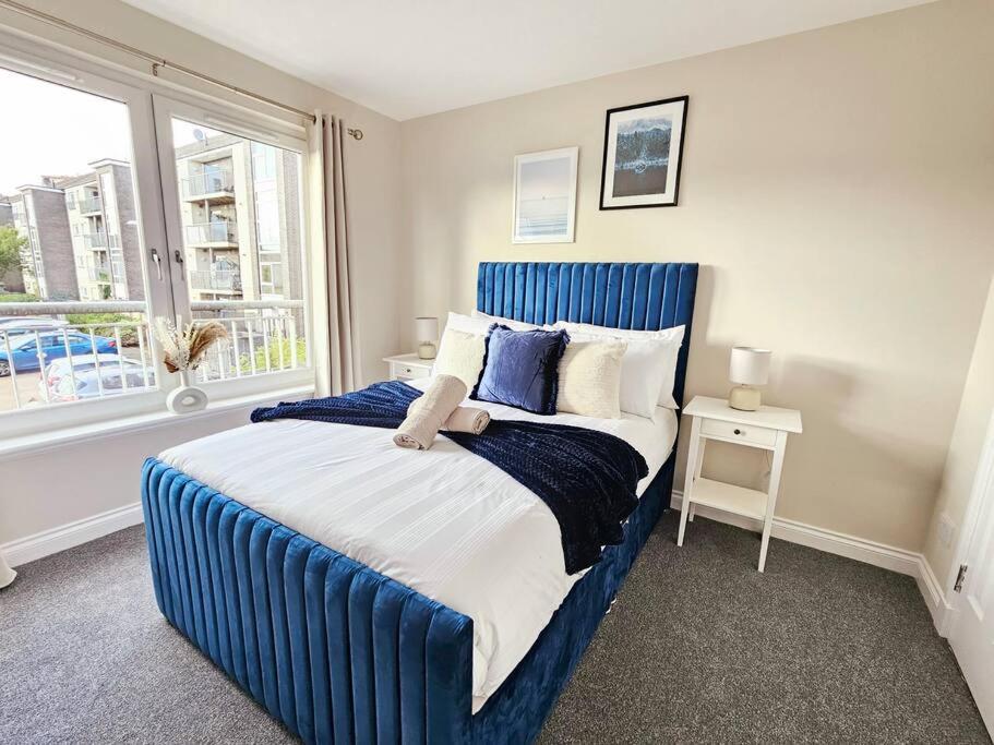 Modern 5 Bedroom Townhouse With Free Parking Glasgow