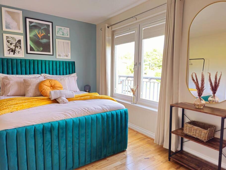 Holiday home Modern 5 Bedroom Townhouse With Free Parking