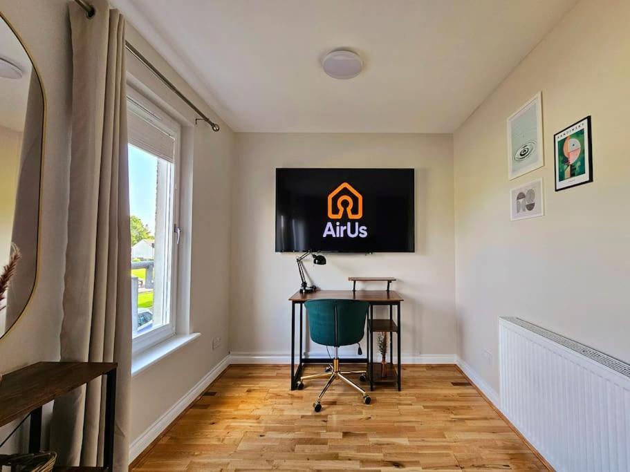 Modern 5 Bedroom Townhouse With Free Parking Glasgow