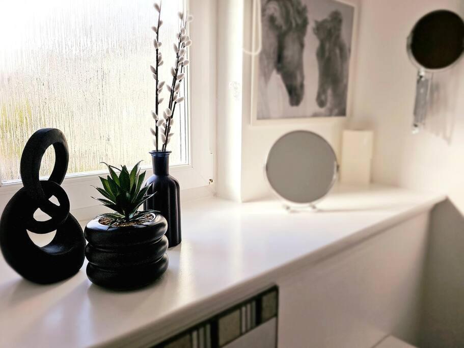 Holiday home Modern 5 Bedroom Townhouse With Free Parking *