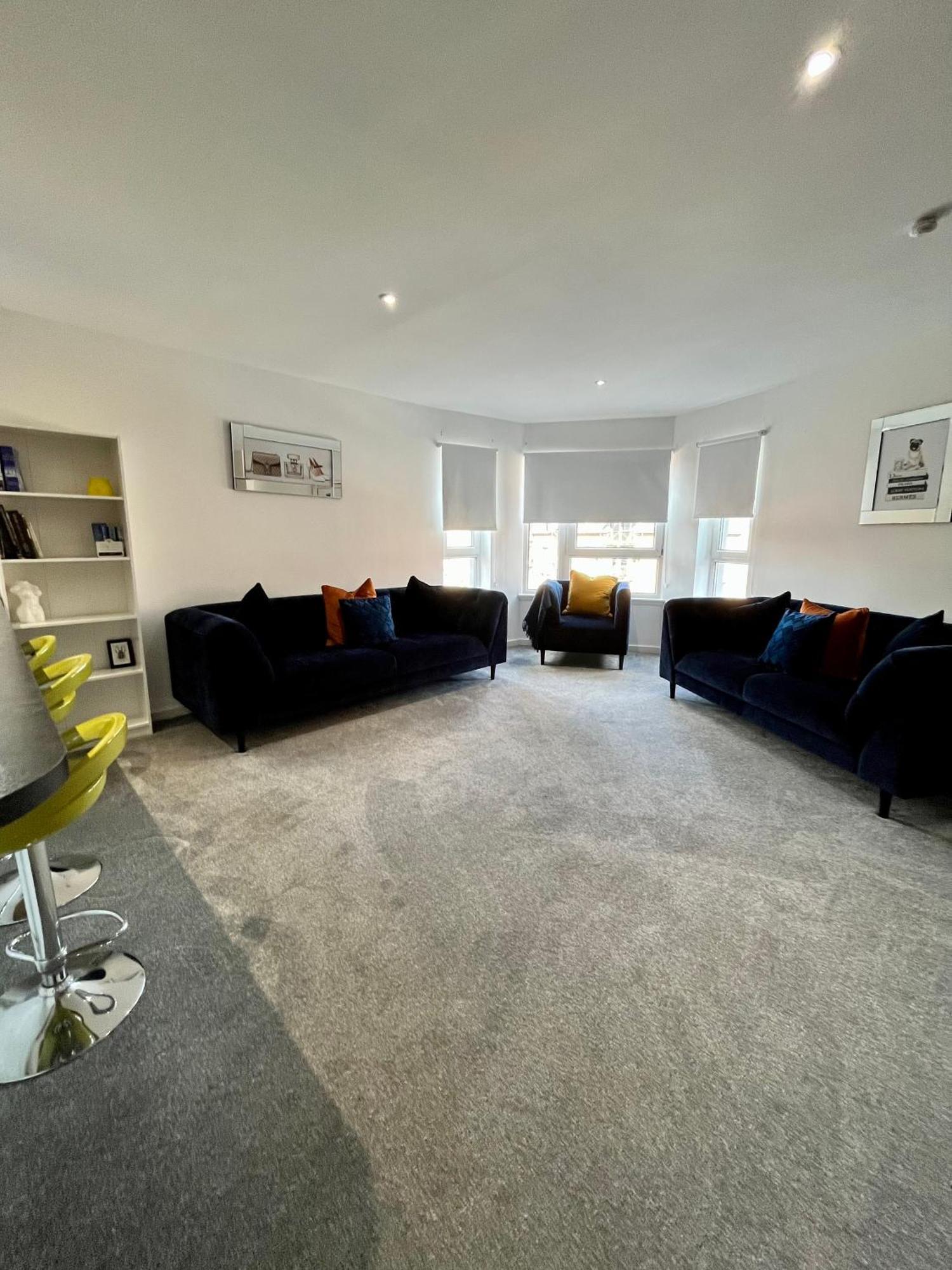 Glas-go 2 Bedroom 3 Min Walk To Secc Hydro Free Parking Onsite *