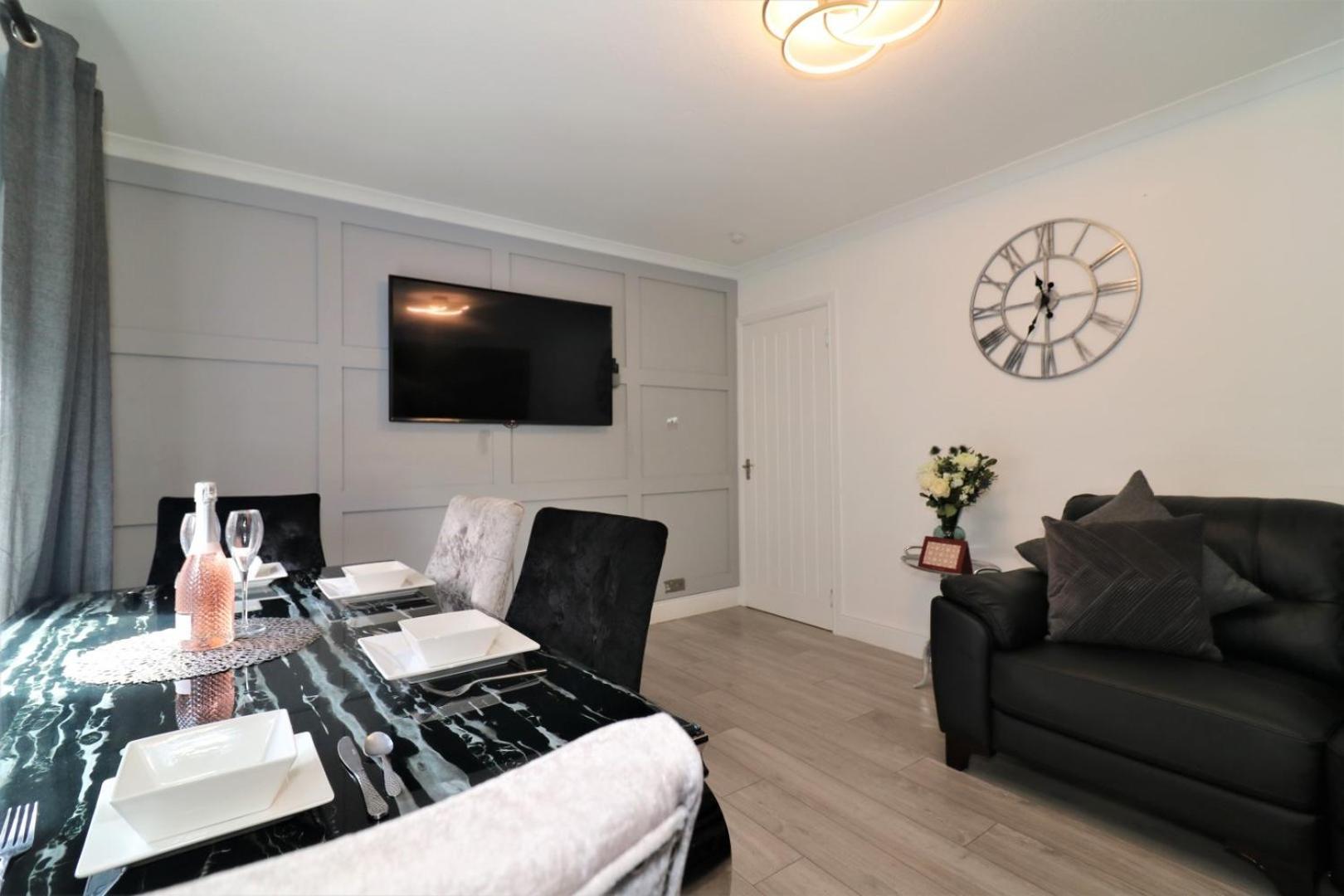 2 Bedroom At Secc Hydro Free Parking Glasgow