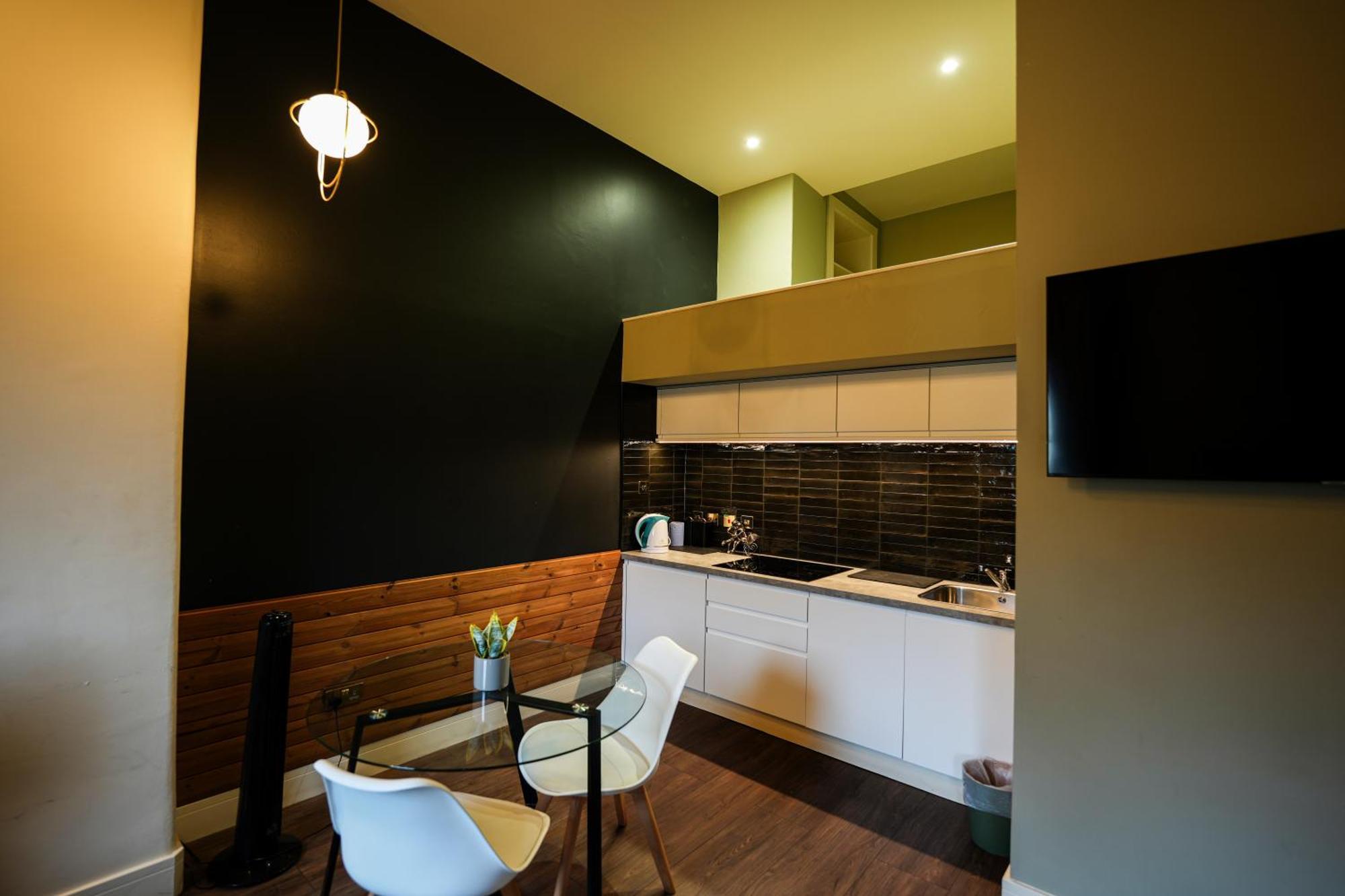 Revolver Hotel