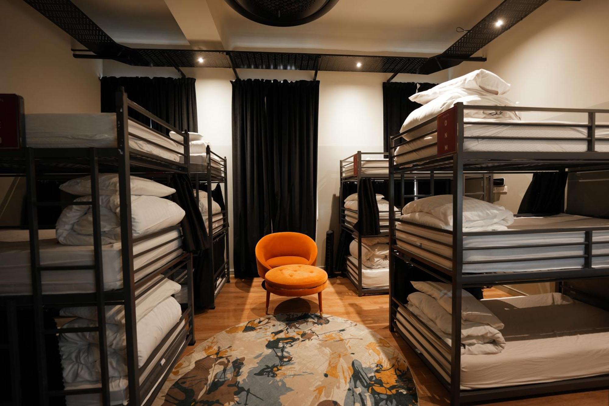 Hotel Revolver
