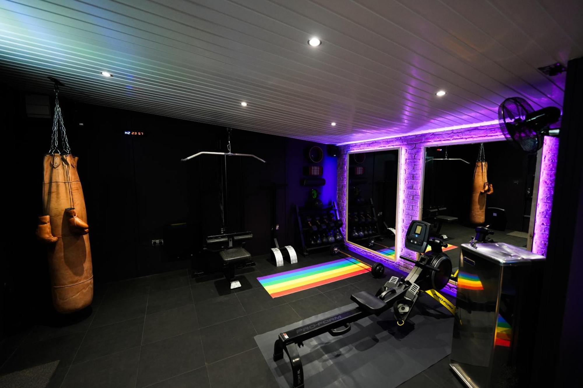 Hotel Revolver 4*