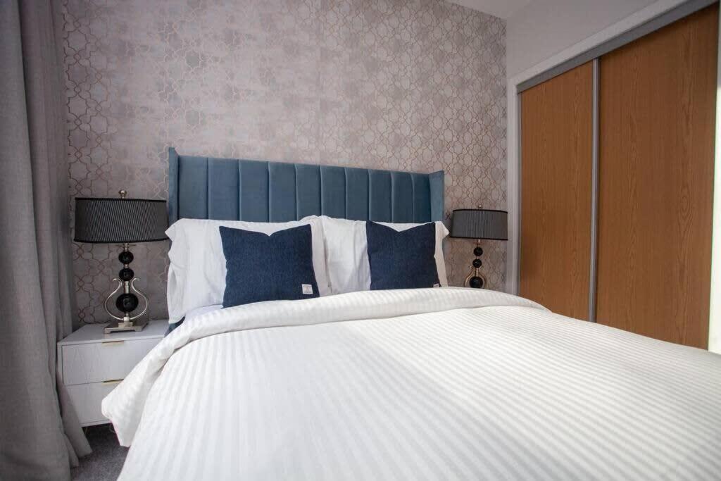 Apartment 1 Bedroom In Very Location Glasgow