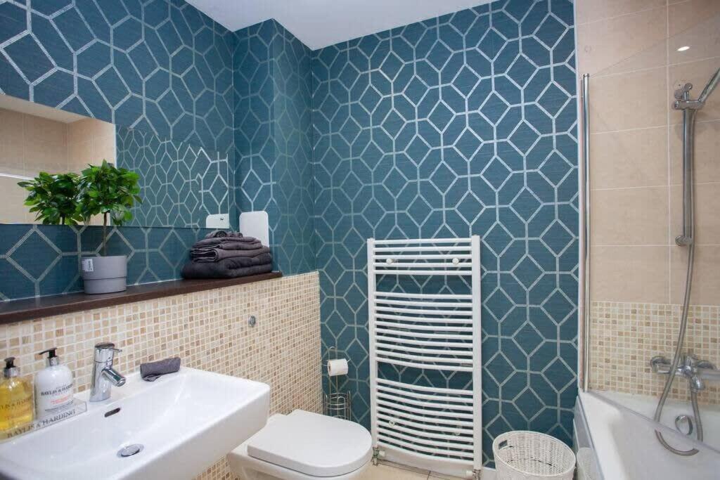 Apartment 1 Bedroom In Very Location