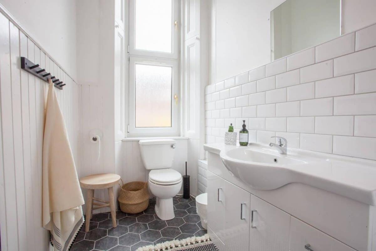 Apartment Stunning 2 Bed In Heart Of West End *