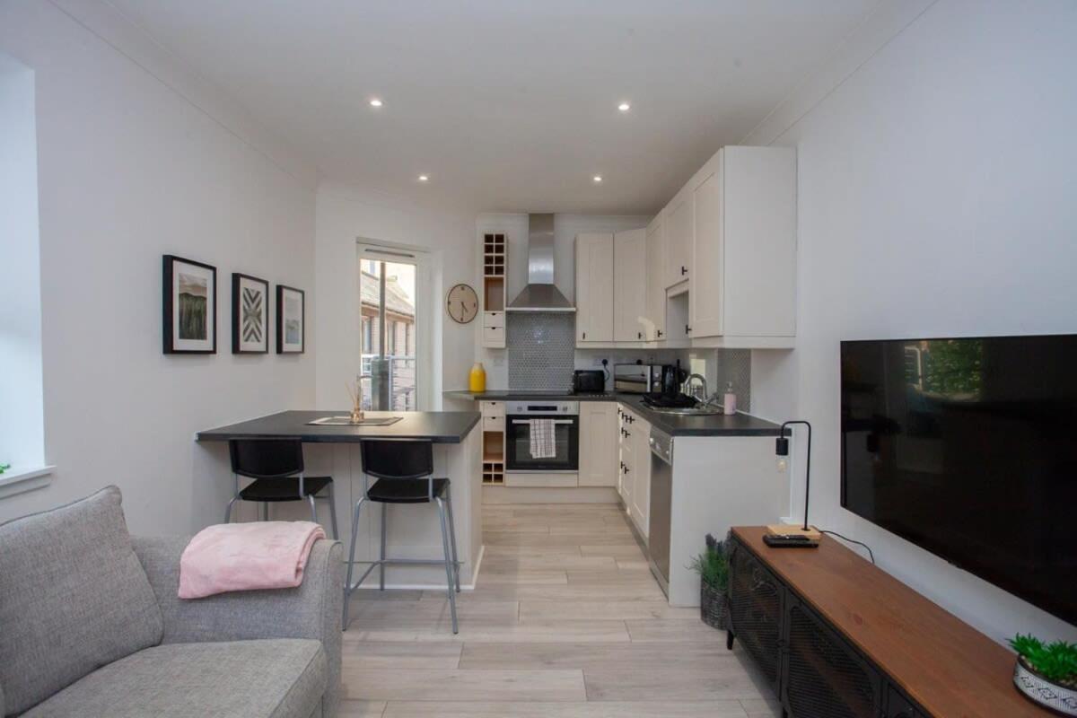 Bright Flat With Balcony And Free Parking